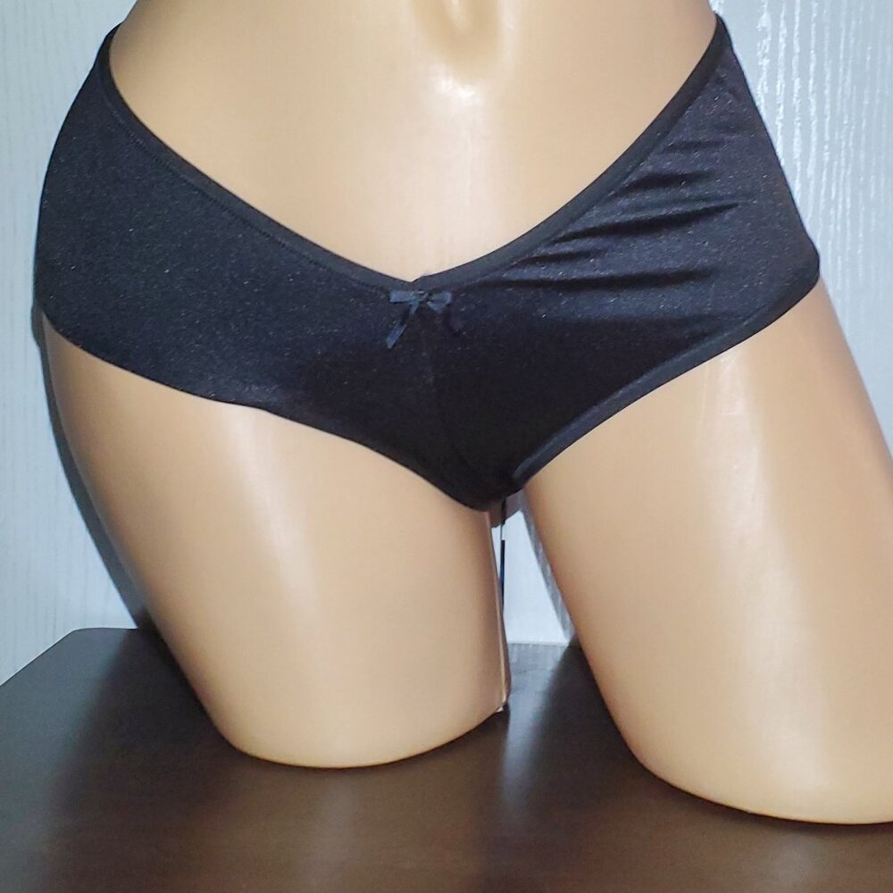 Victoria's Secret Brazilian Panties. New with Tags Size Large.